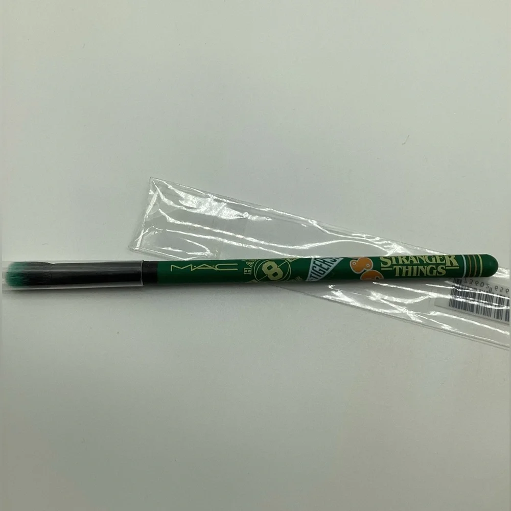 MAC Stranger Things 217SES Synthetic Blending Eye Brush - Brand New In Package